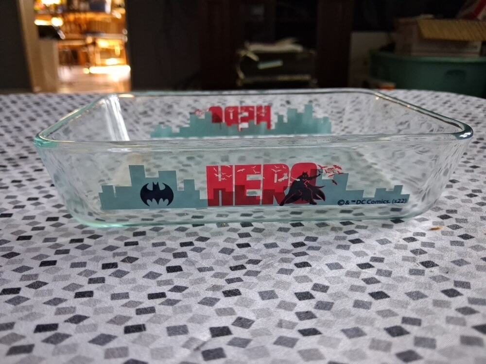 Vintage Batman Dark Knight Pyrexx Glassware Set Dc Comics & Baking Pan